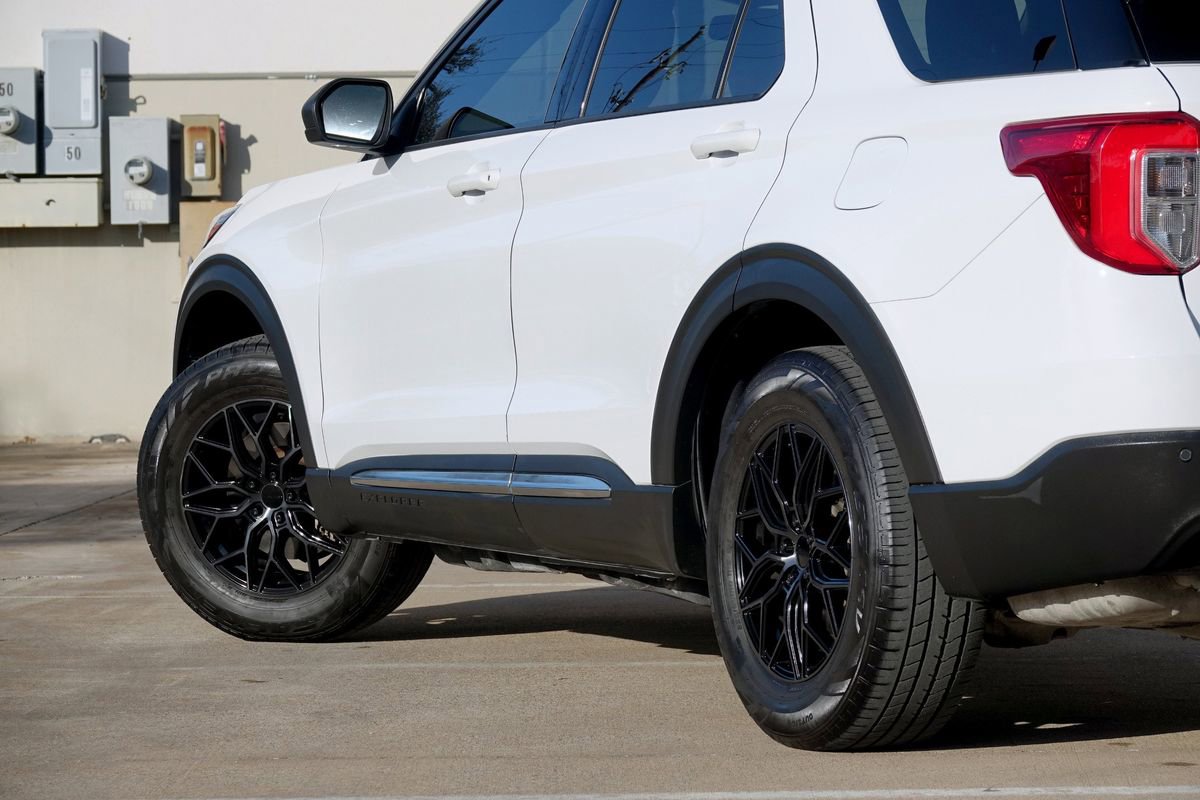 Used 2020 Ford Explorer XLT image 32