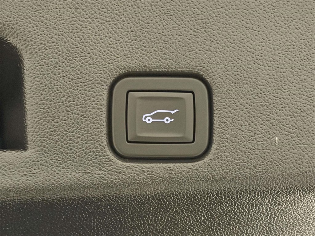 Used 2025 Chevrolet Traverse LT image 13