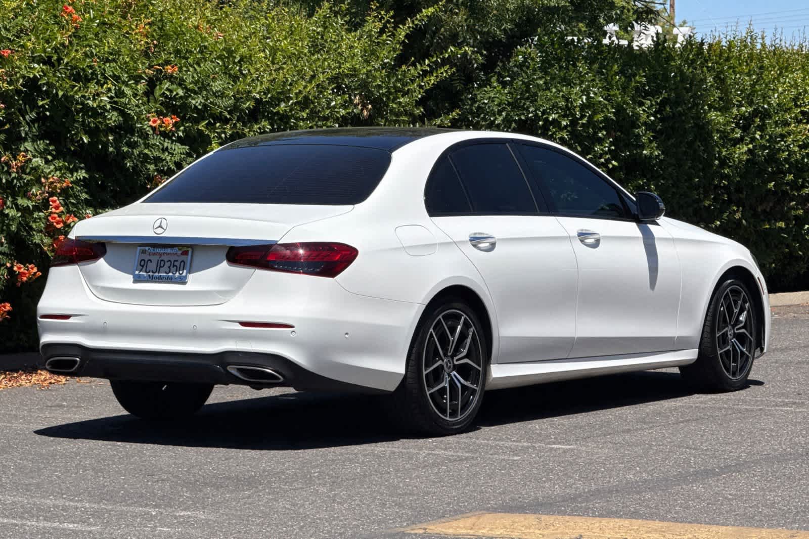 Used 2022 Mercedes-Benz E 350 Sedan image 3