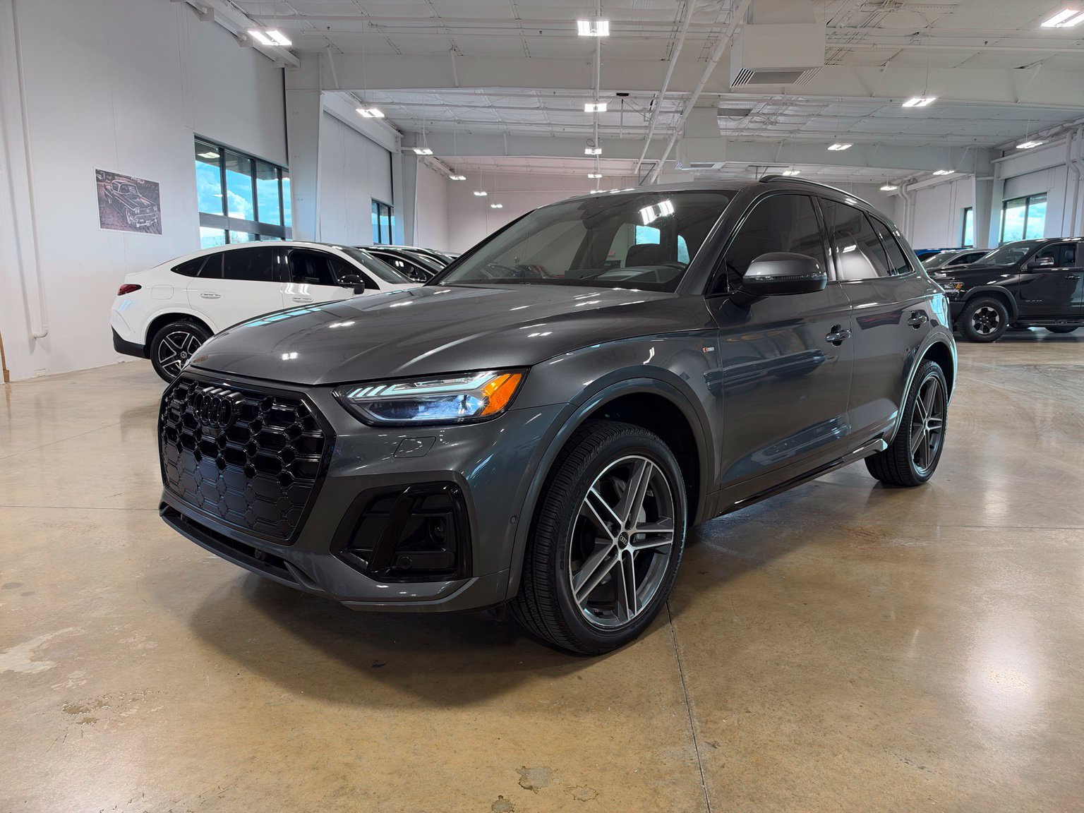 Used 2022 Audi Q5 e Prestige AWD/4WD image 3
