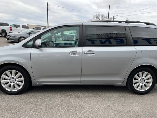 Used 2017 Toyota Sienna Limited FWD image 7