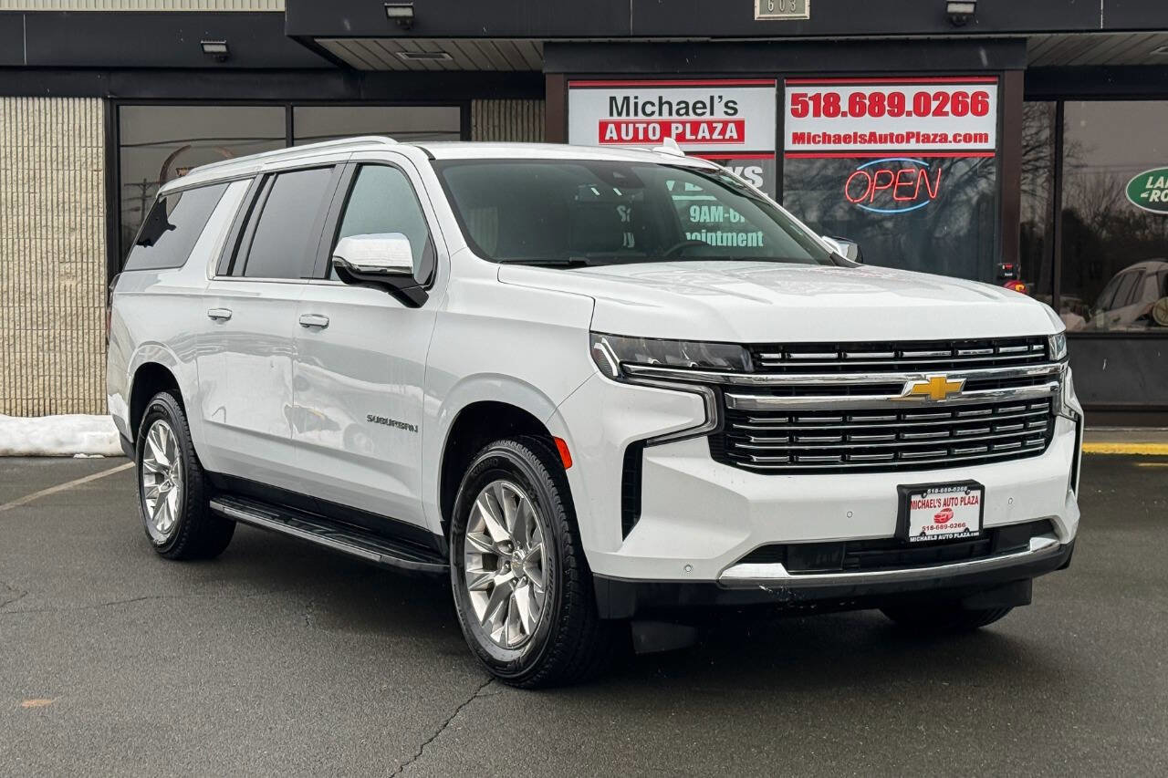 Used 2023 Chevrolet Suburban Premier image 1