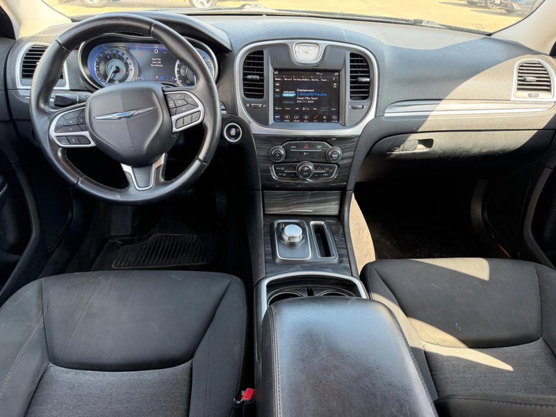 Used 2018 Chrysler 300 Touring image 9