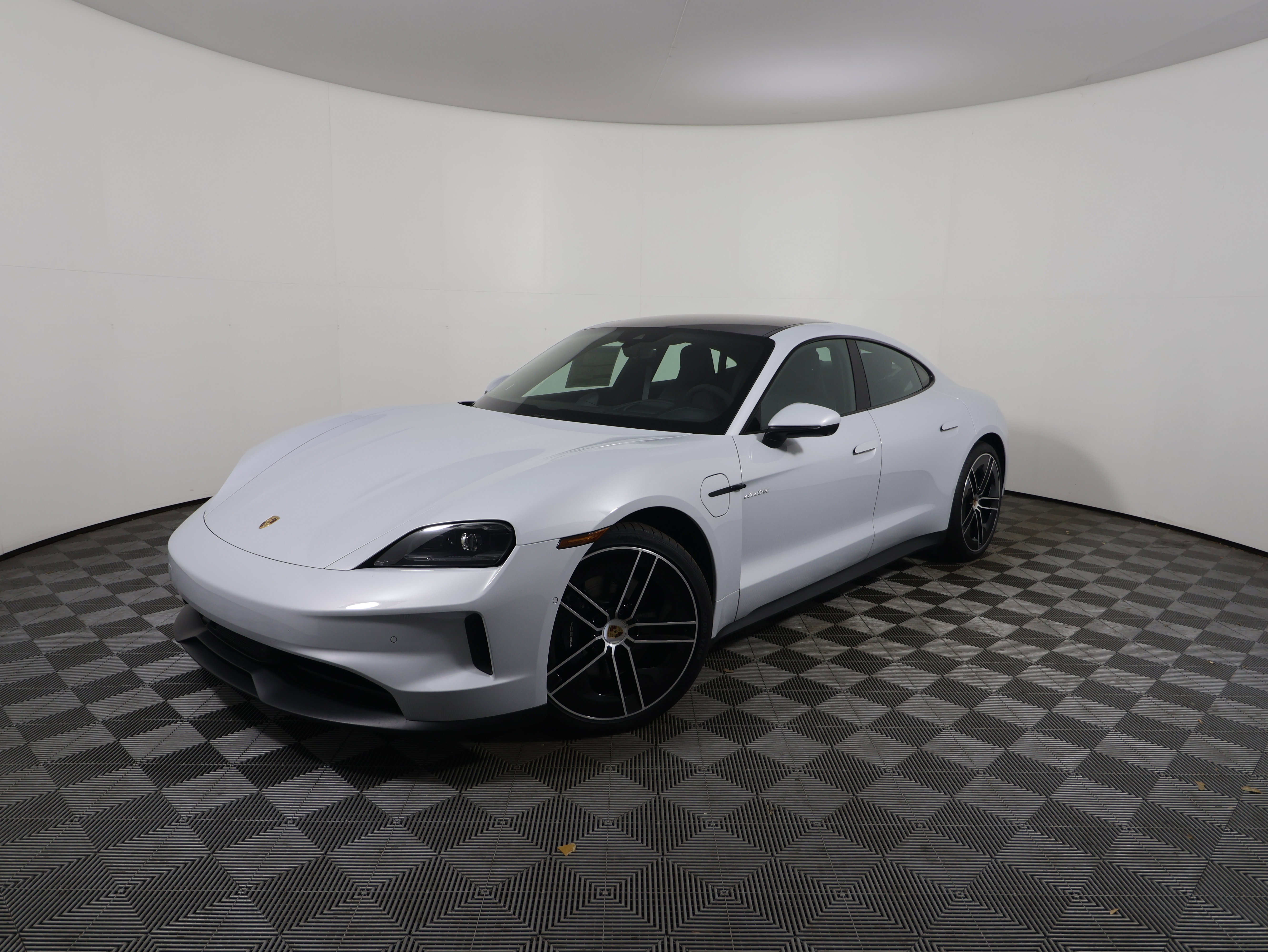 New 2025 Porsche Taycan image 1