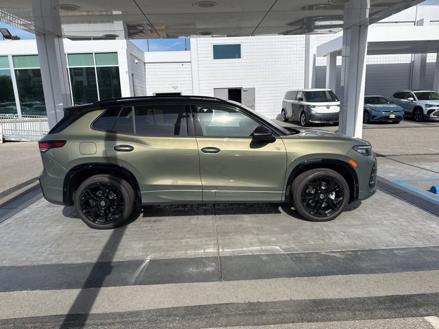 New 2026 Volkswagen Tiguan SE R-Line