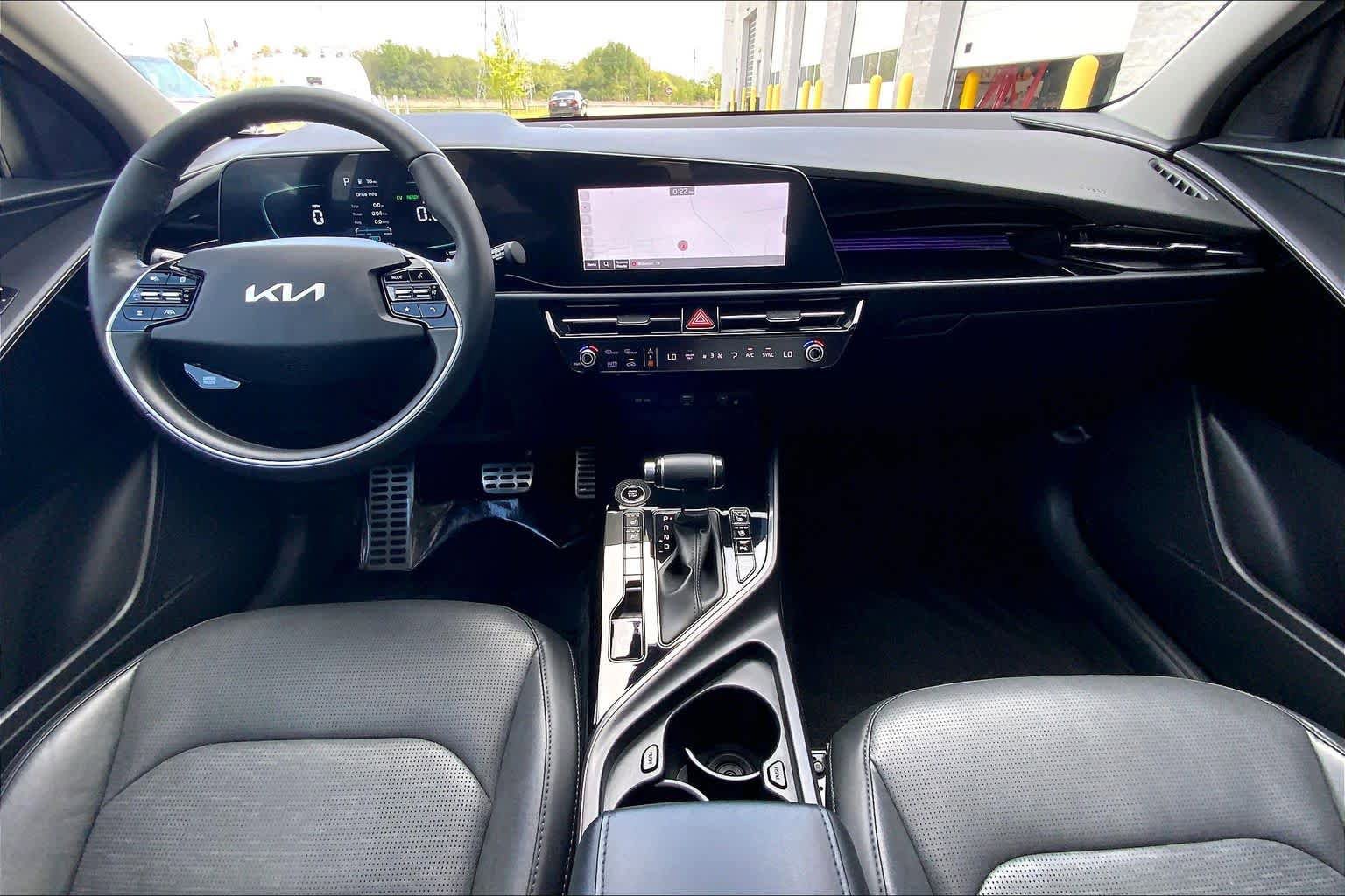 Used 2023 Kia Niro SX Touring image 14