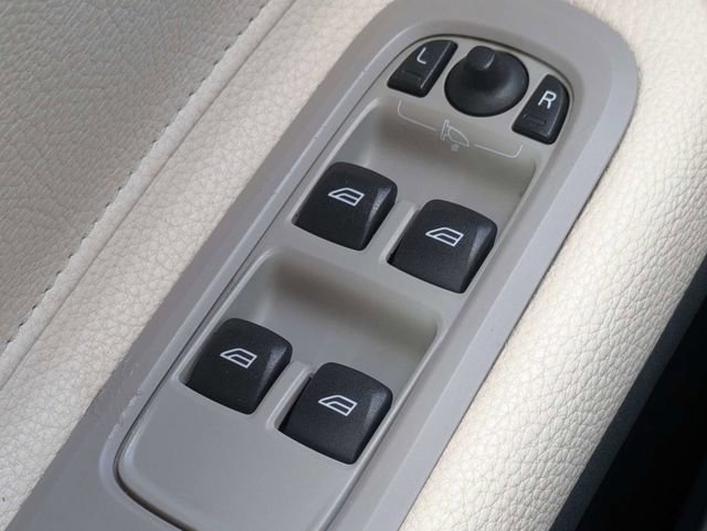 Used 2013 Volvo C70 T5 image 21