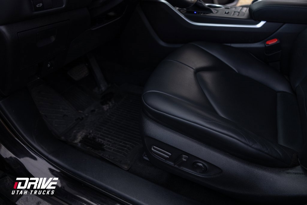 Used 2021 Toyota Highlander XLE image 28