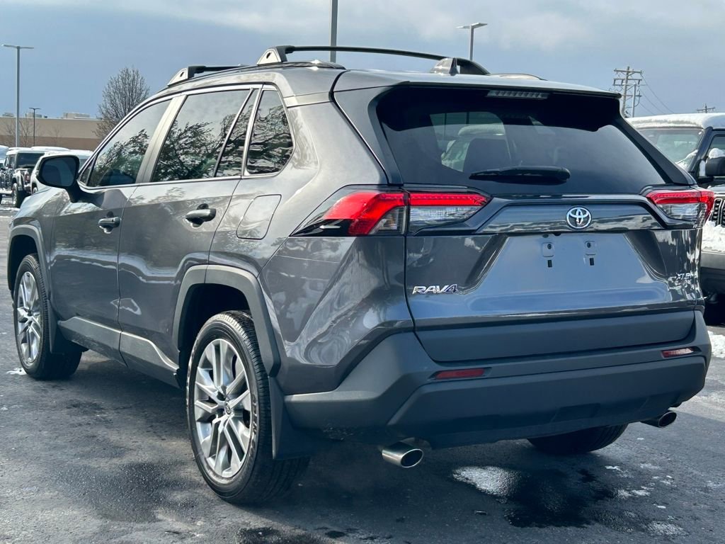 Used 2022 Toyota RAV4 XLE Premium image 5