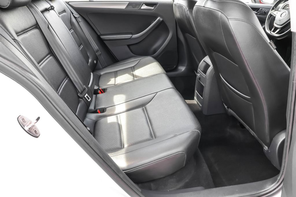 Used 2017 Volkswagen Jetta SE image 33