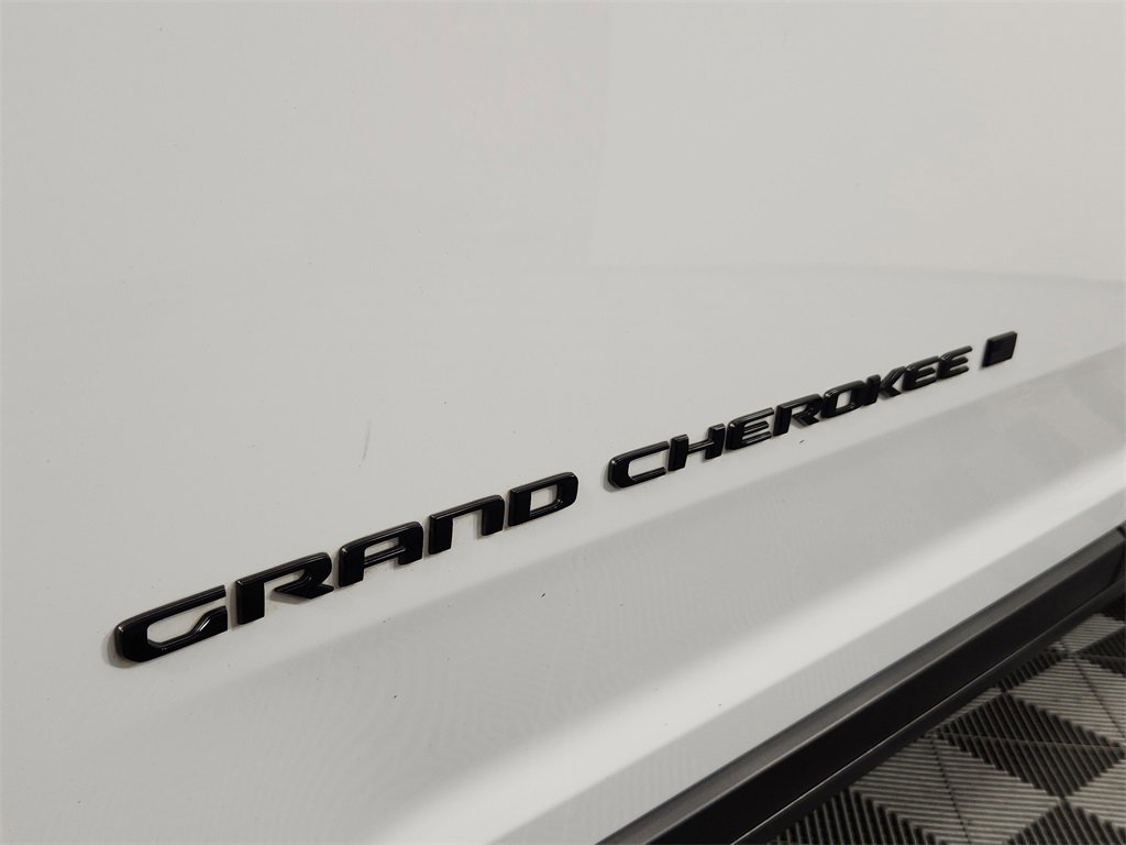 Used 2023 Jeep Grand Cherokee L Laredo image 8