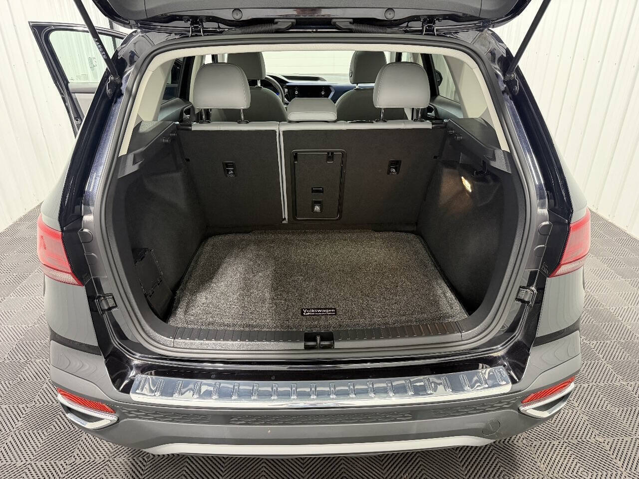 Used 2023 Volkswagen Taos SE w/ Panoramic Sunroof Package AWD/4WD image 10