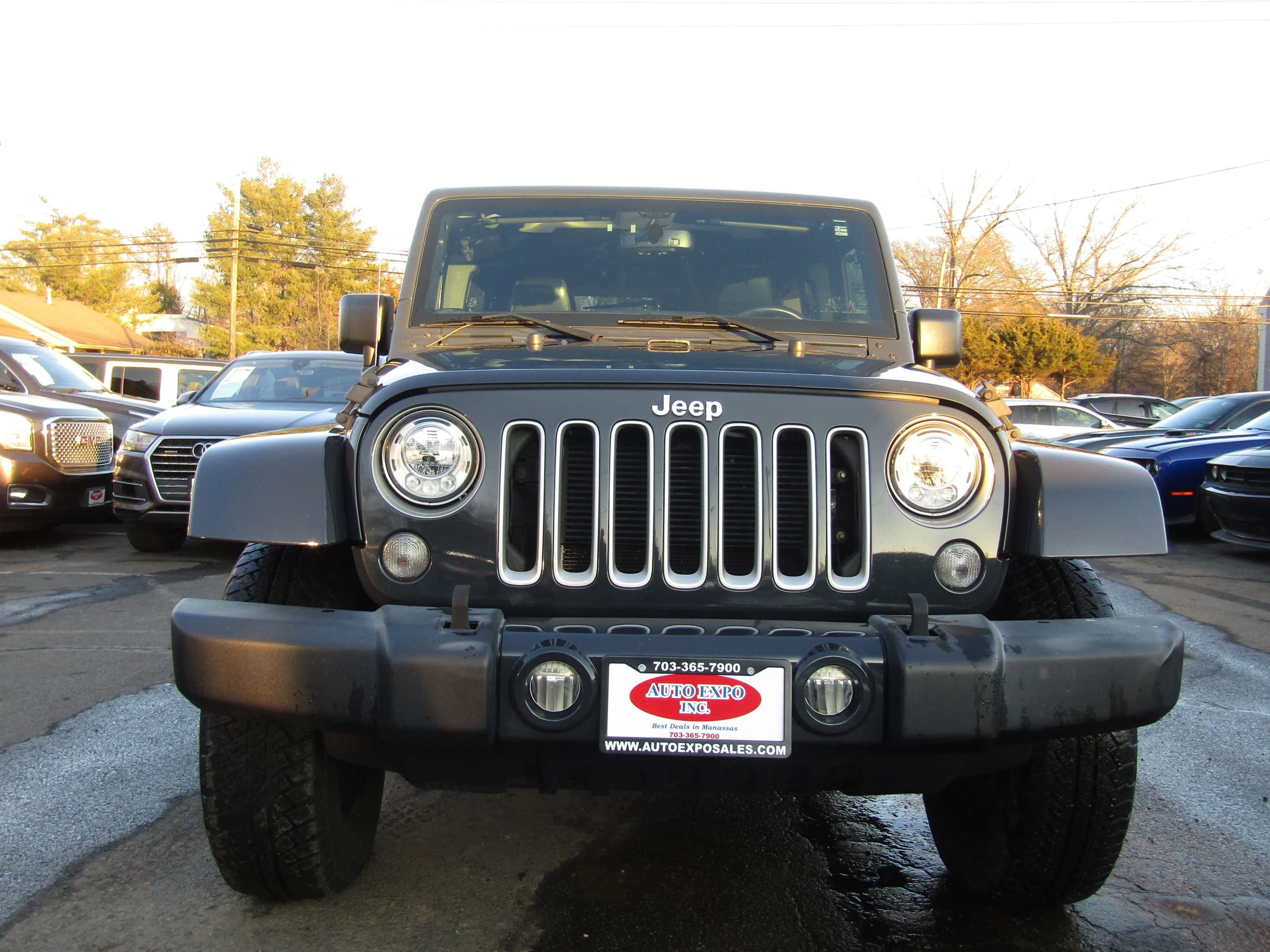 Used 2017 Jeep Wrangler Unlimited Sahara w/ Connectivity Group AWD/4WD image 2