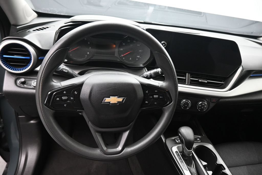 Used 2025 Chevrolet Trax LS FWD image 13