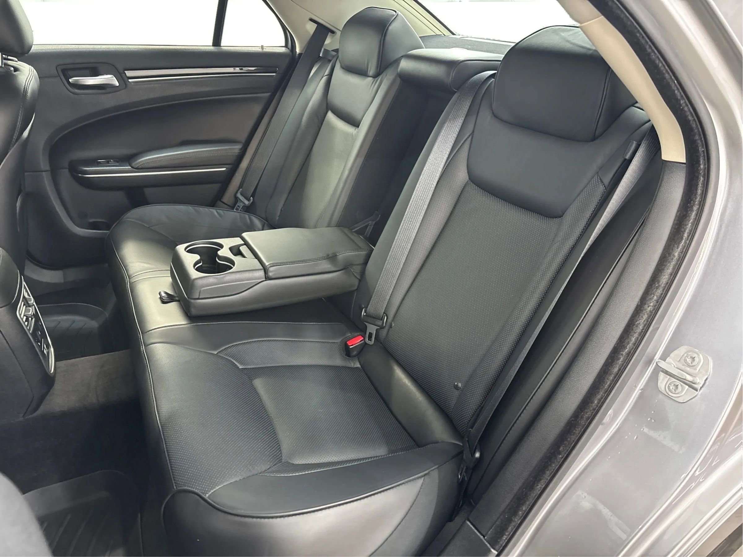Used 2017 Chrysler 300 C image 14