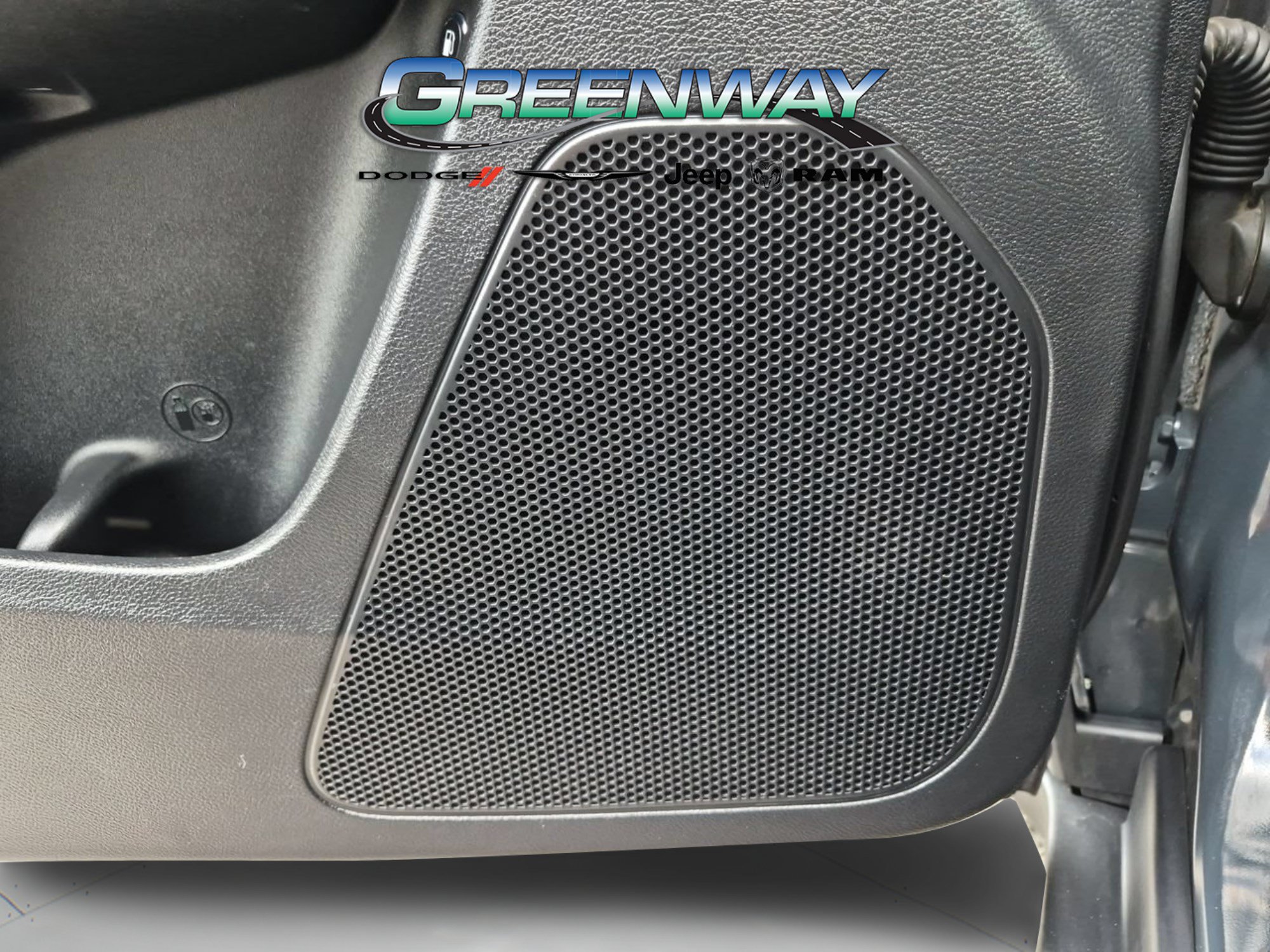Used 2016 Jeep Cherokee Trailhawk w/ Leather Interior Group AWD/4WD image 18