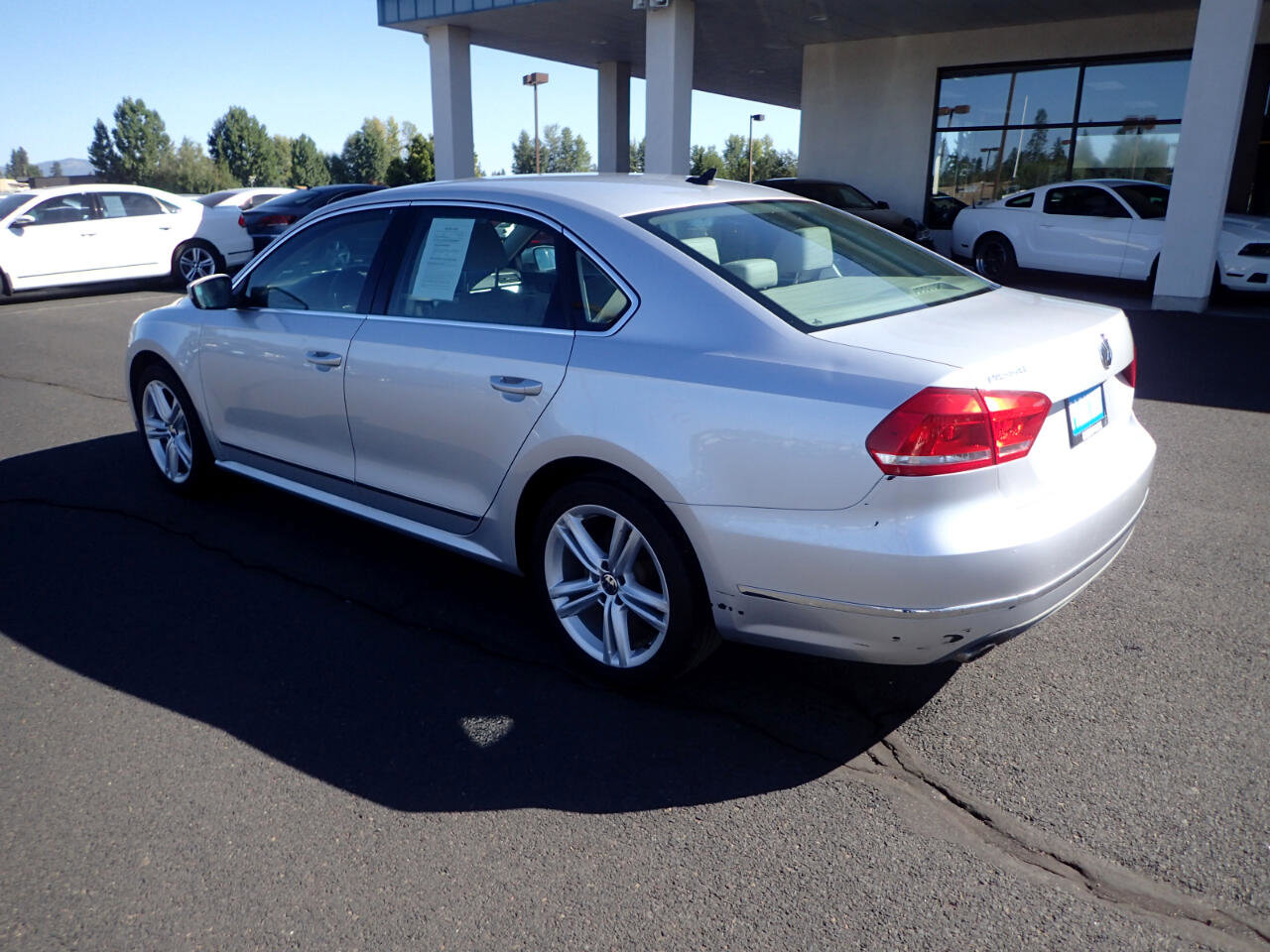 Used 2013 Volkswagen Passat TDI SE image 3