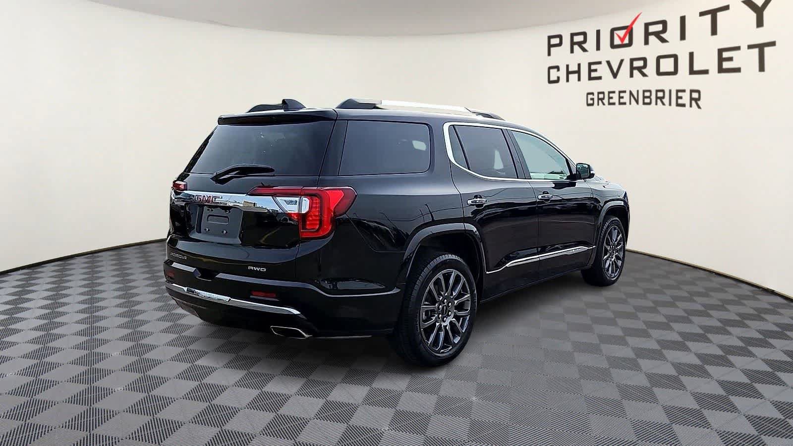 Used 2023 GMC Acadia Denali w/ Black Diamond Edition AWD/4WD image 8