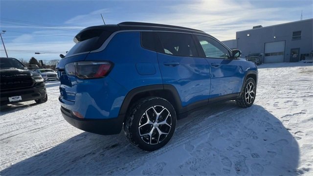 Used 2024 Jeep Compass Limited image 8