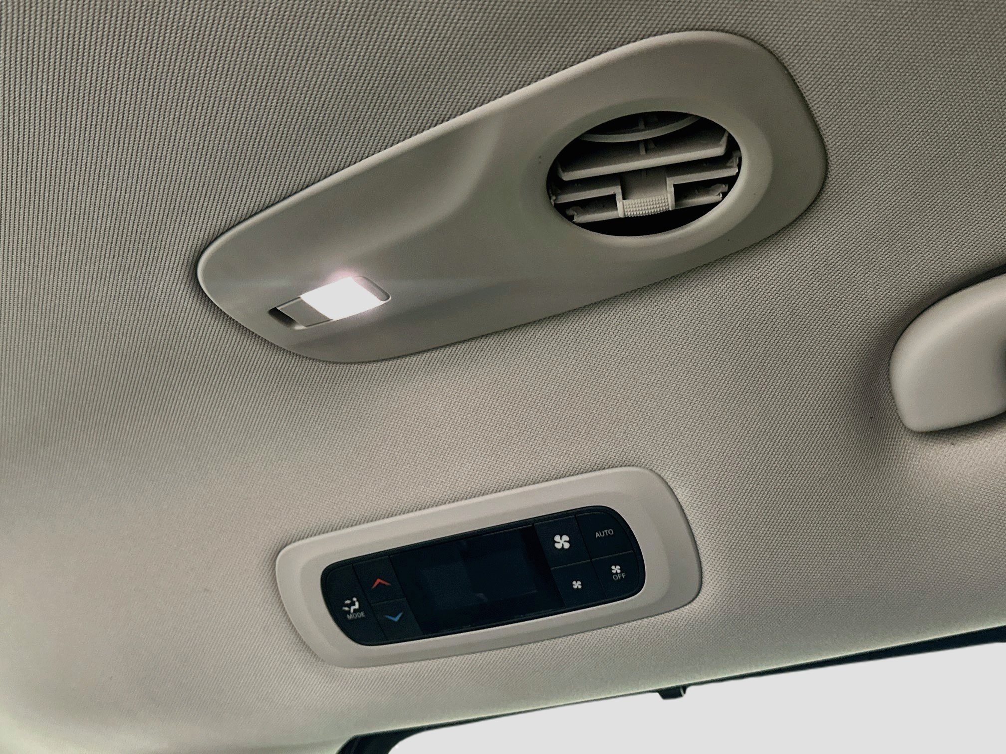 Used 2020 Chrysler Pacifica Touring FWD image 28