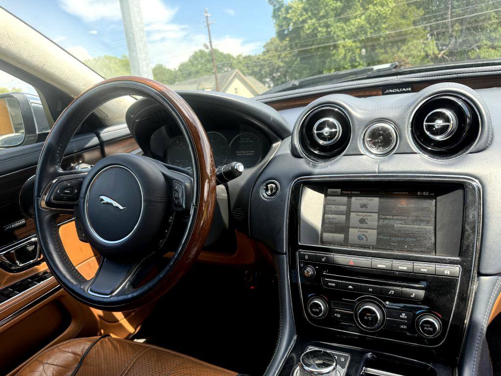 Used 2014 Jaguar XJ L Portfolio image 29