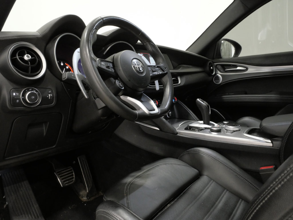 Used 2023 Alfa Romeo Stelvio Veloce AWD/4WD image 12