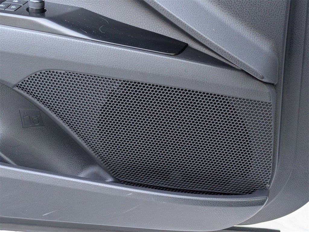 Used 2025 Toyota Camry SE image 15