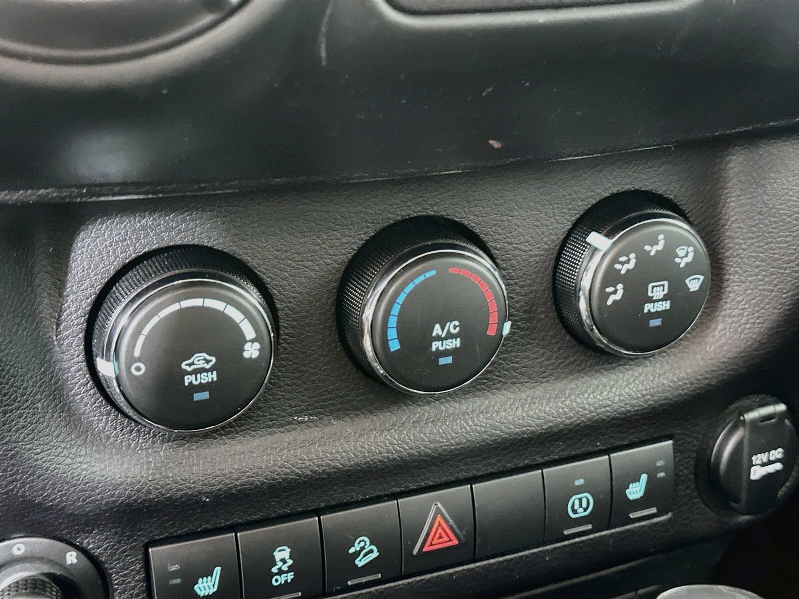 Used 2018 Jeep Wrangler Unlimited Sahara AWD/4WD image 24