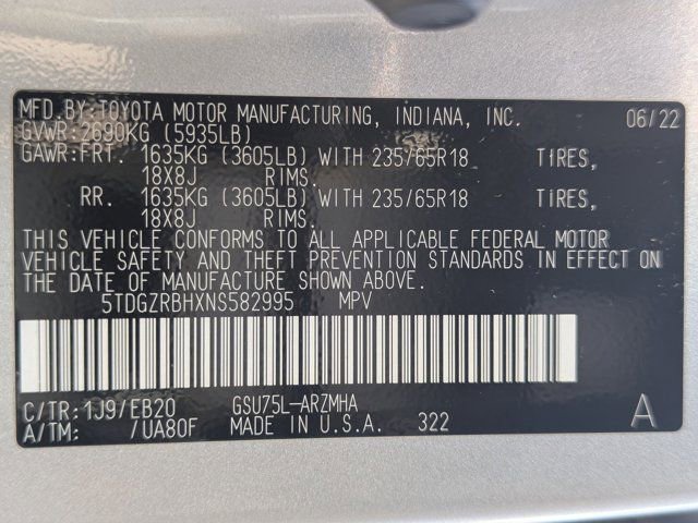 Used 2022 Toyota Highlander XLE AWD/4WD image 29