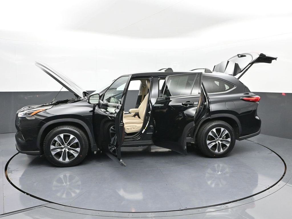 Certified 2021 Toyota Highlander XLE image 49