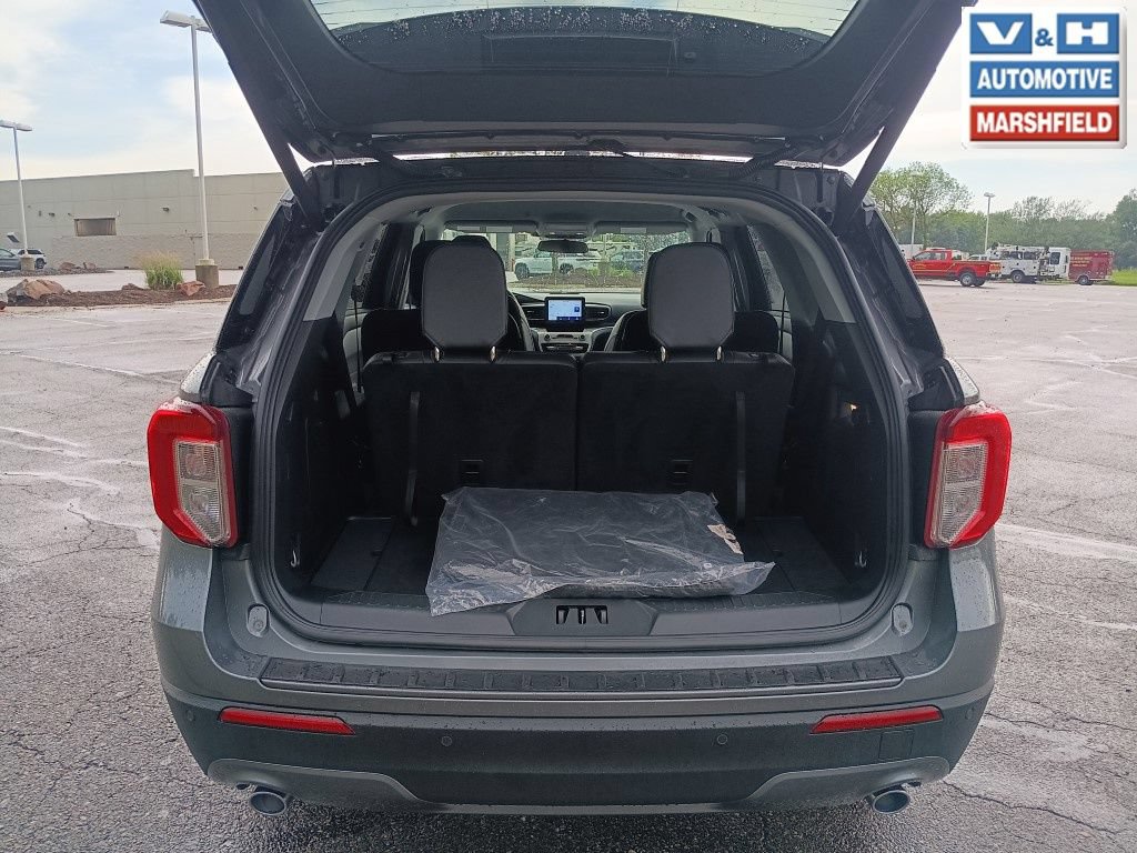 Used 2024 Ford Explorer XLT w/ Equipment Group 202A AWD/4WD image 27