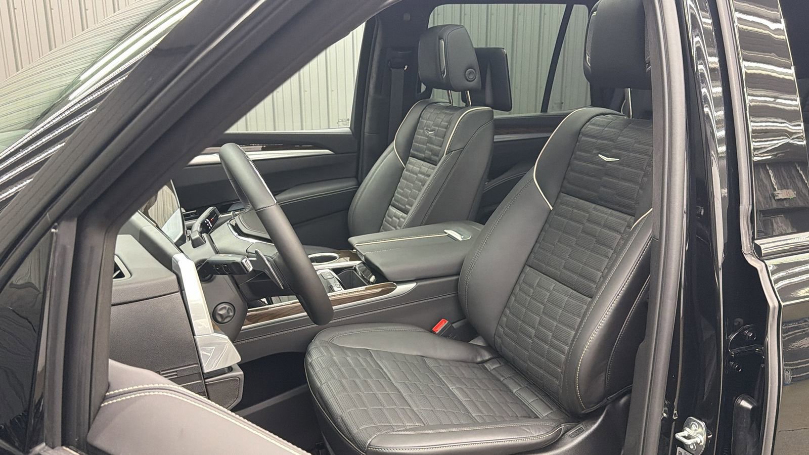 Used 2026 Cadillac Escalade Platinum Sport w/ LPO, ONYX Package AWD/4WD image 30