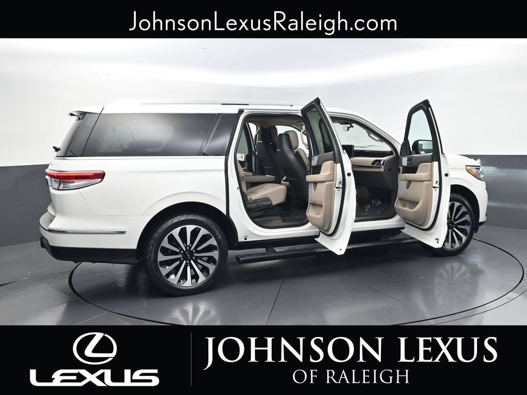 Used 2023 Lincoln Navigator L Reserve AWD/4WD image 34