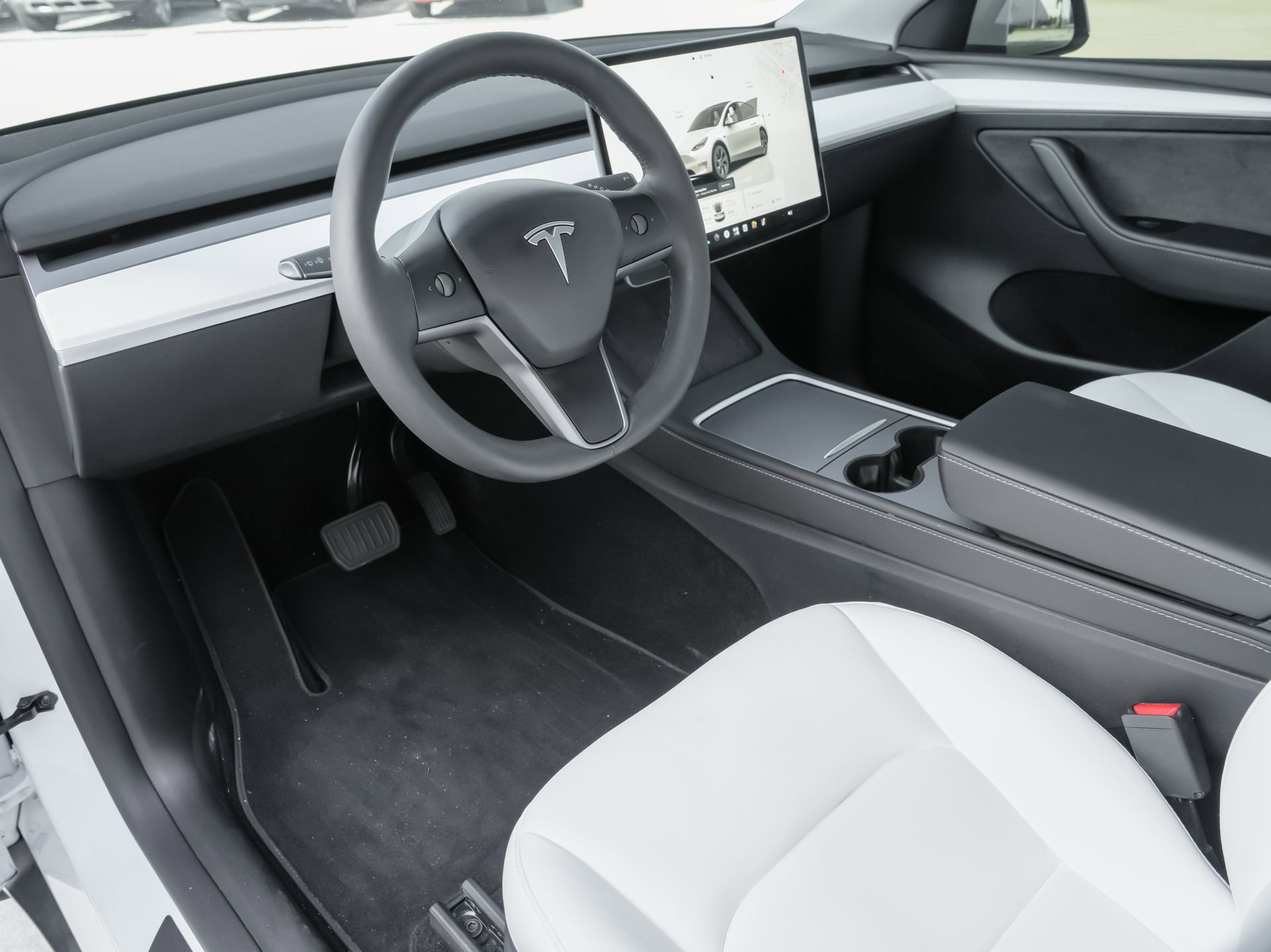 Used 2024 Tesla Model Y Long Range RWD image 15