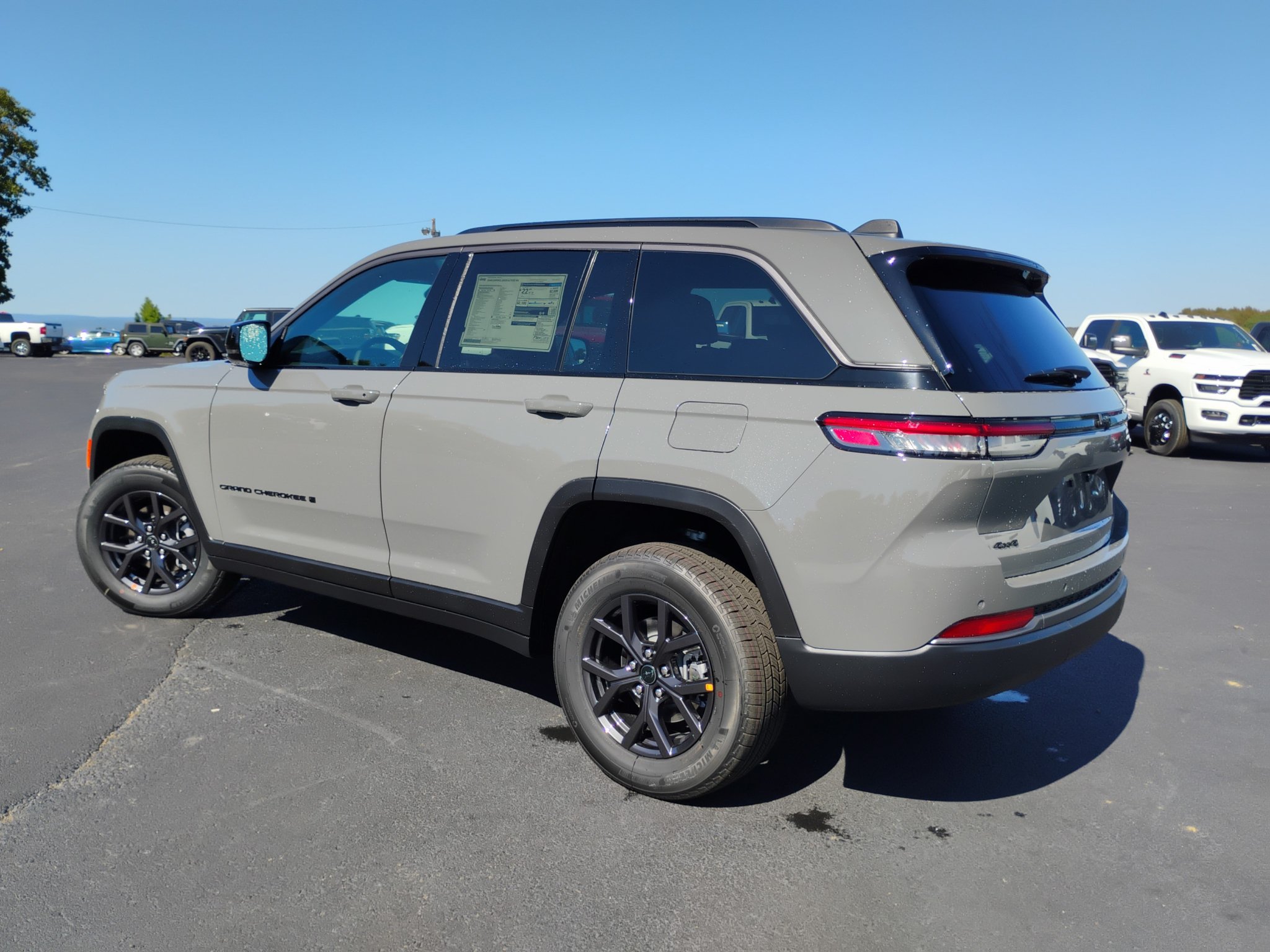 New 2027 Jeep Grand Cherokee Altitude AWD/4WD image 7