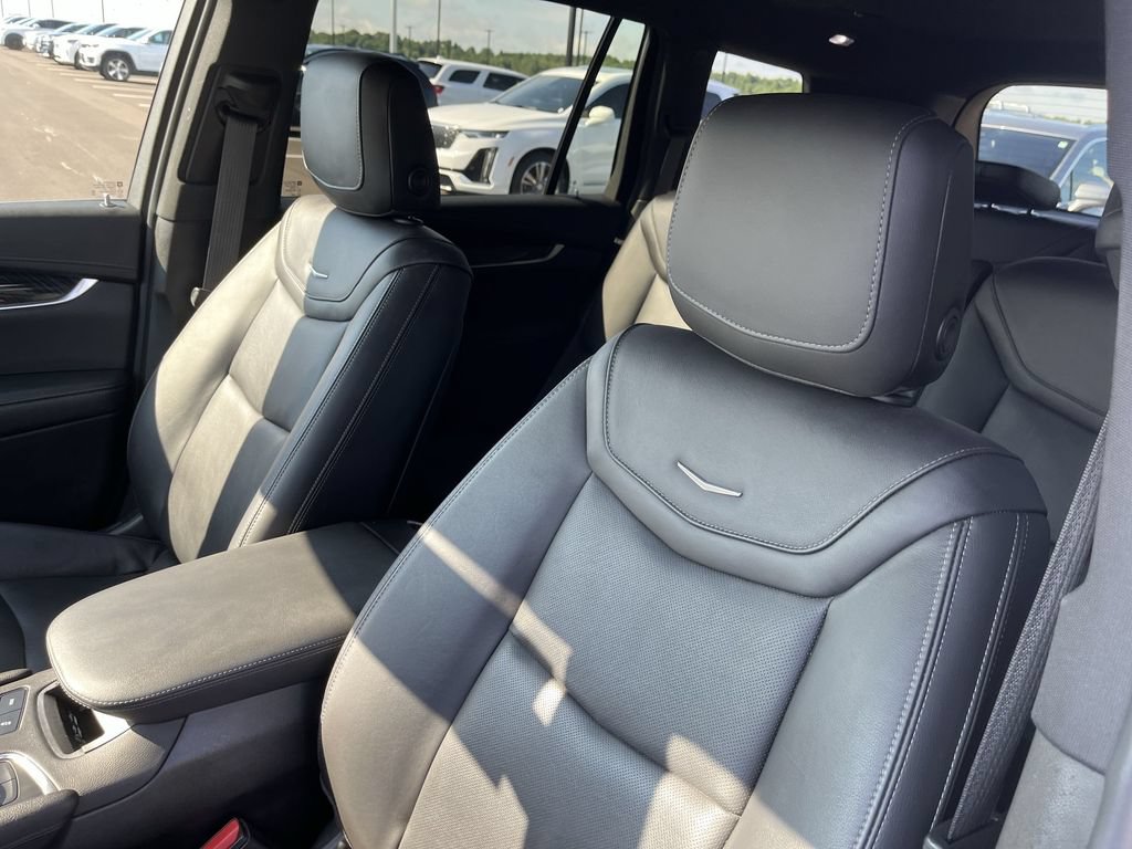Used 2023 Cadillac XT6 Premium Luxury w/ Technology Package FWD image 11
