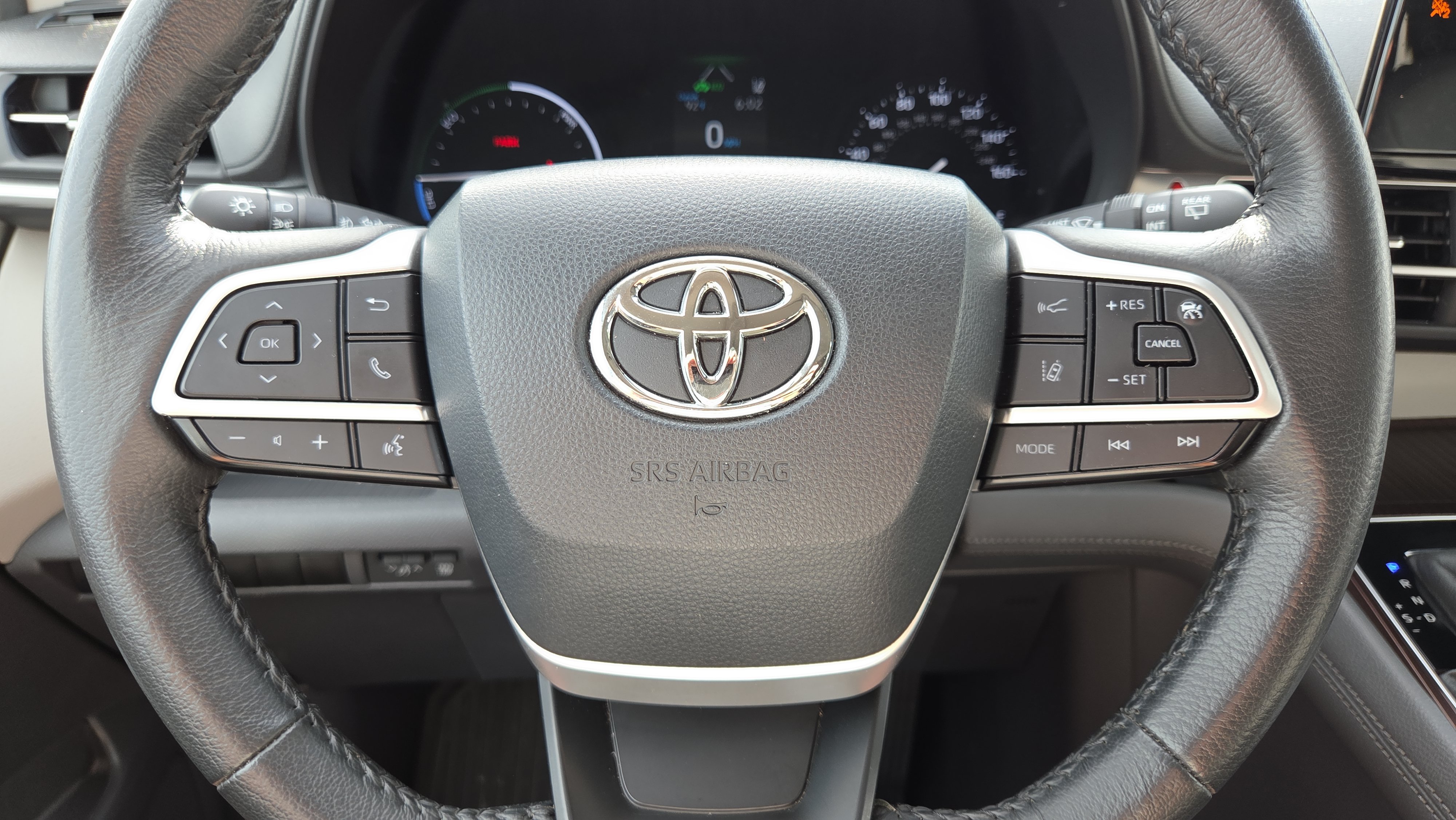 Certified 2024 Toyota Sienna XLE FWD image 32