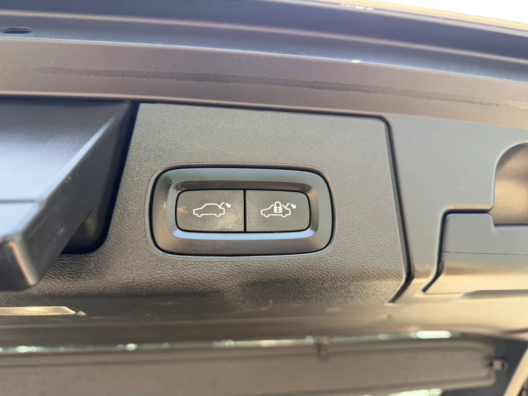 Used 2019 Volvo XC60 T5 Inscription w/ Protection Package Premier FWD image 14