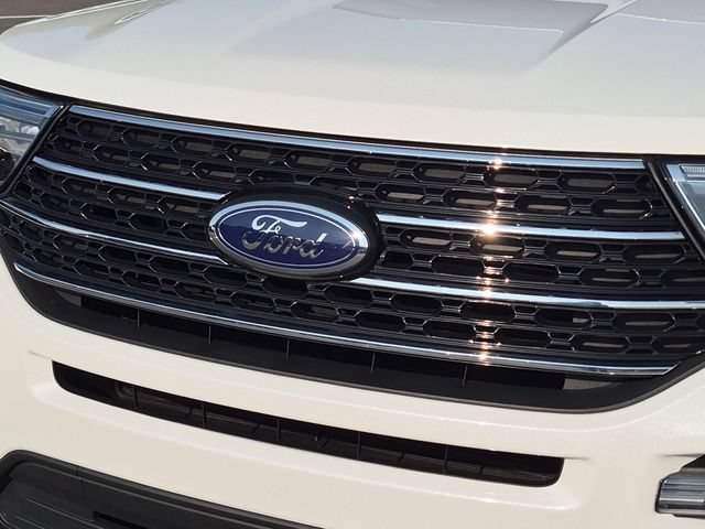 Used 2023 Ford Explorer XLT w/ Equipment Group 202A AWD/4WD image 36