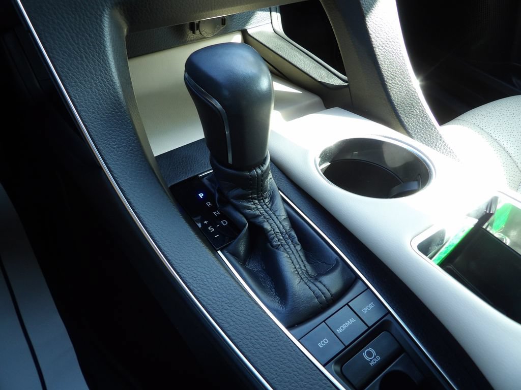 Used 2020 Toyota Avalon Limited FWD image 23