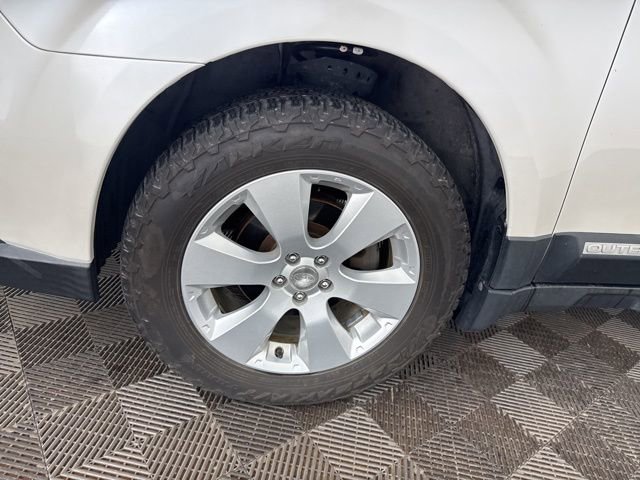 Used 2011 Subaru Outback 2.5i Limited image 29
