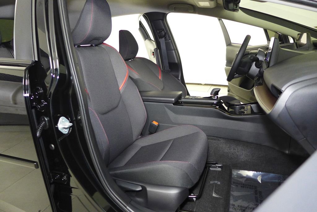 Used 2024 Toyota Prius Prime SE image 19