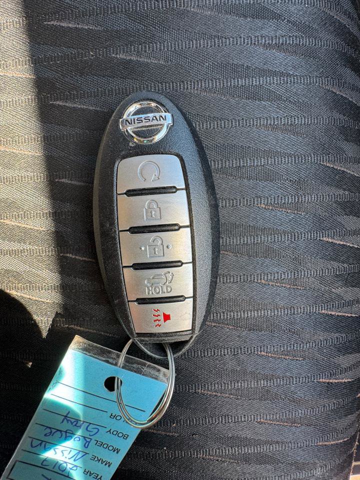 Used 2017 Nissan Rogue SV w/ SV Premium Package image 13