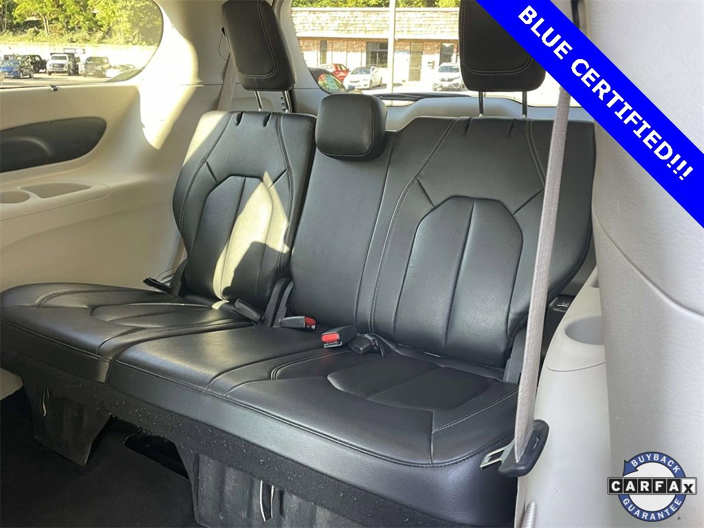 Used 2022 Chrysler Pacifica Touring-L image 13