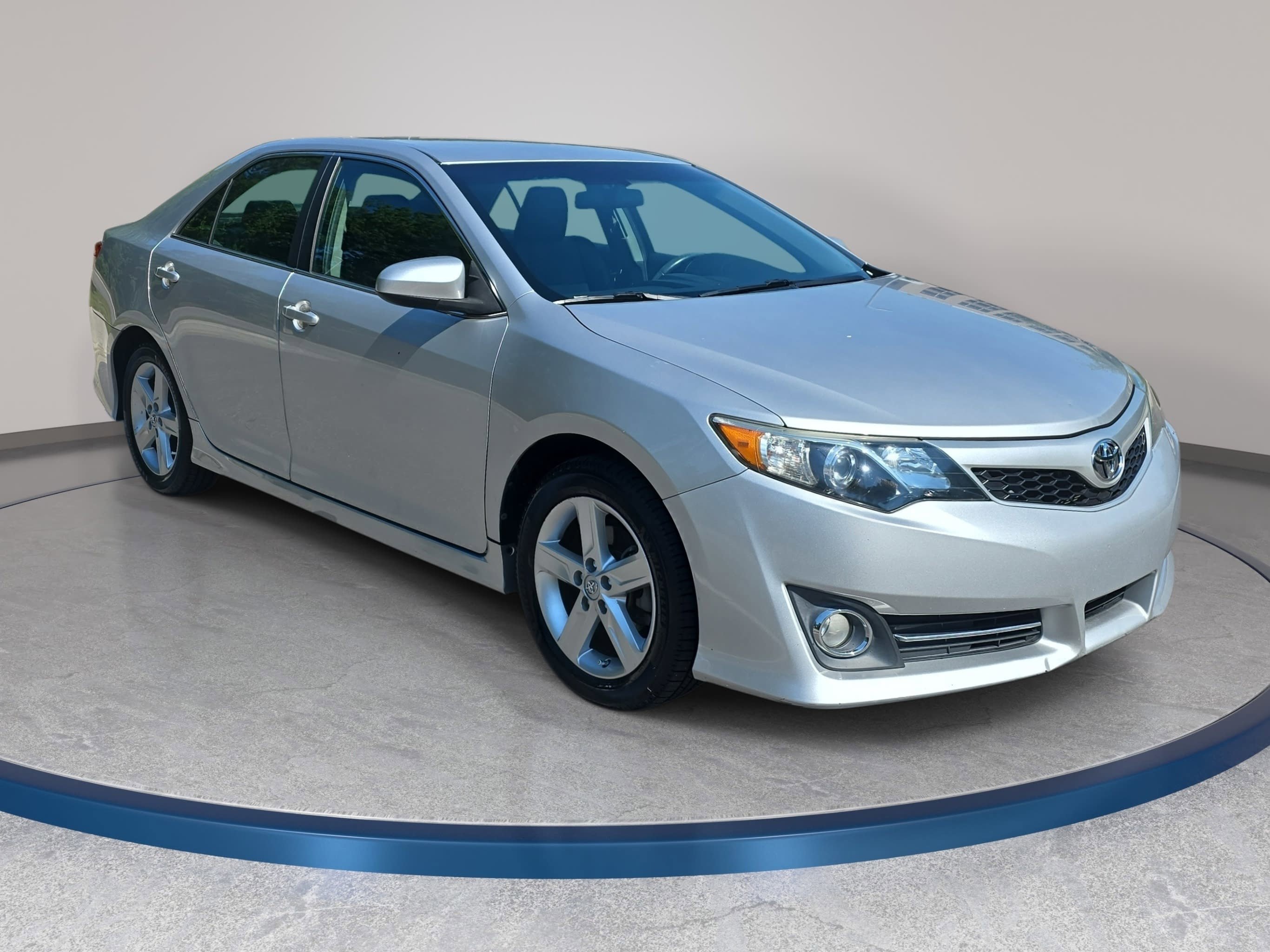 Used 2014 Toyota Camry SE FWD image 3