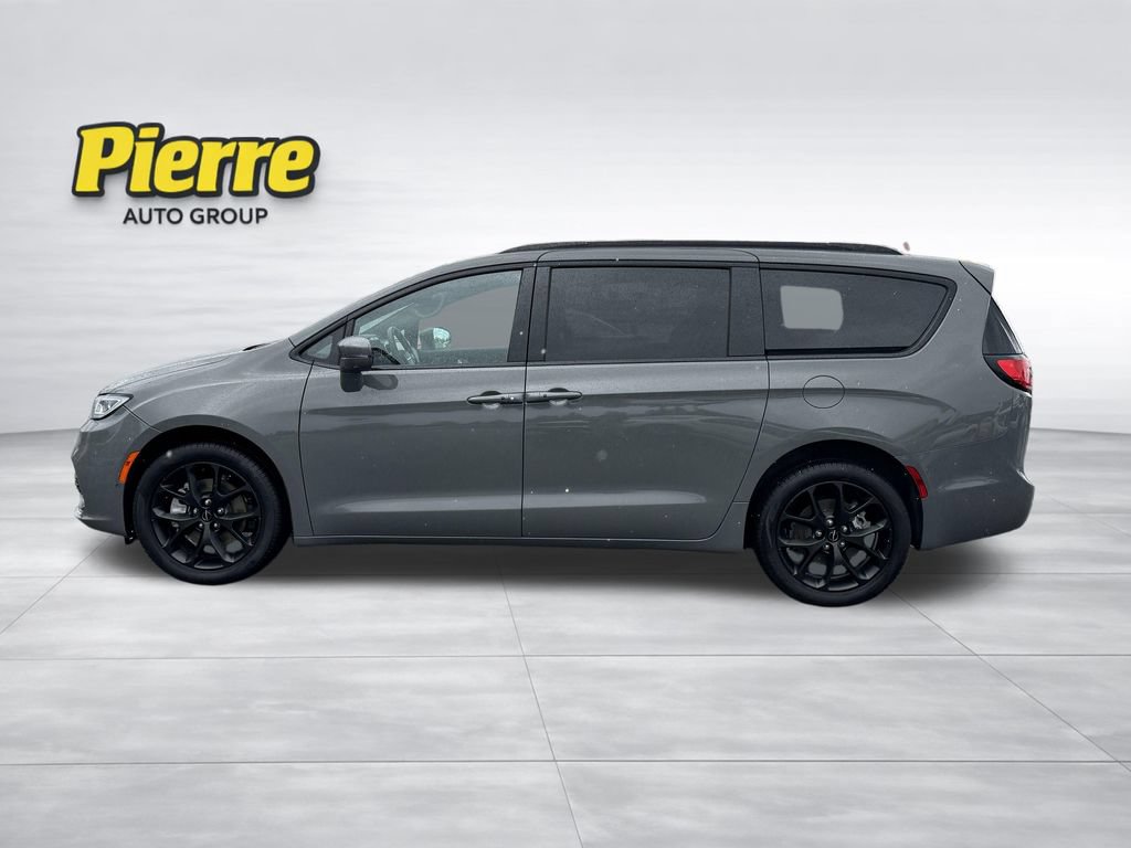 Used 2022 Chrysler Pacifica Limited w/ S Appearance Package AWD/4WD image 4
