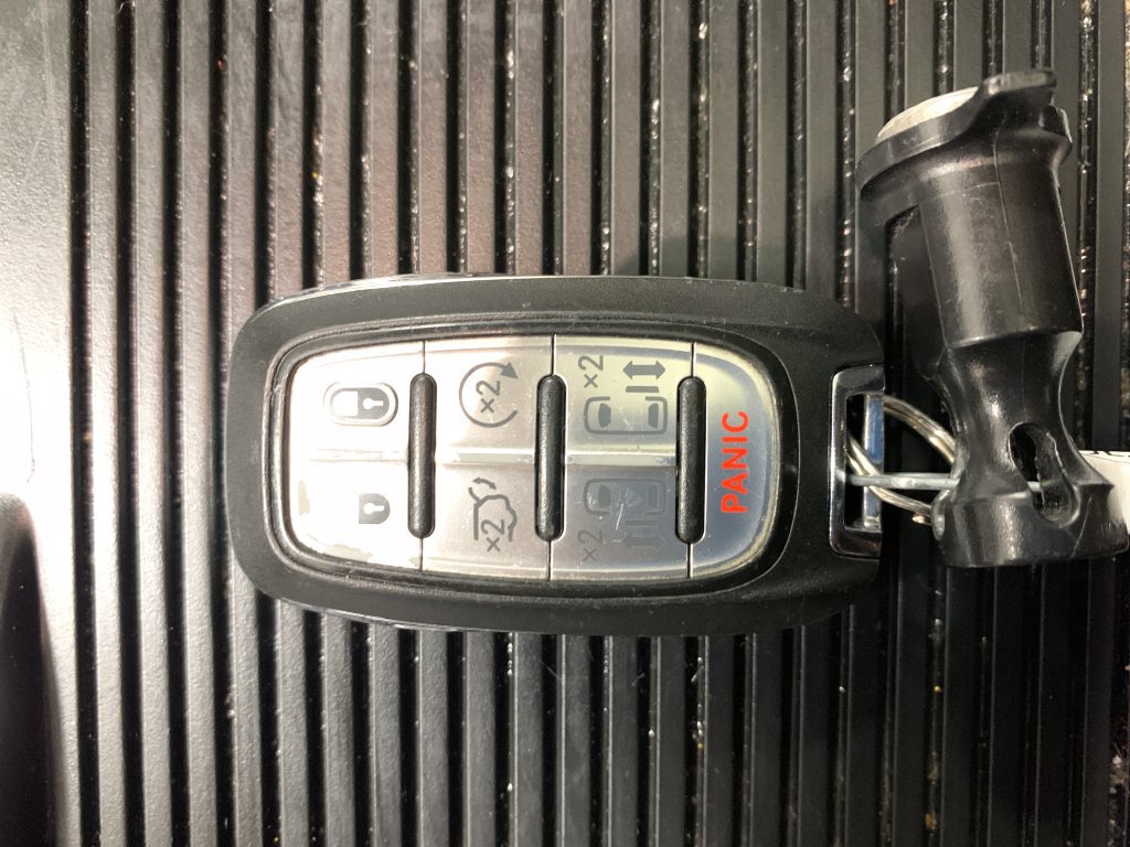 Used 2019 Chrysler Pacifica Limited FWD image 17