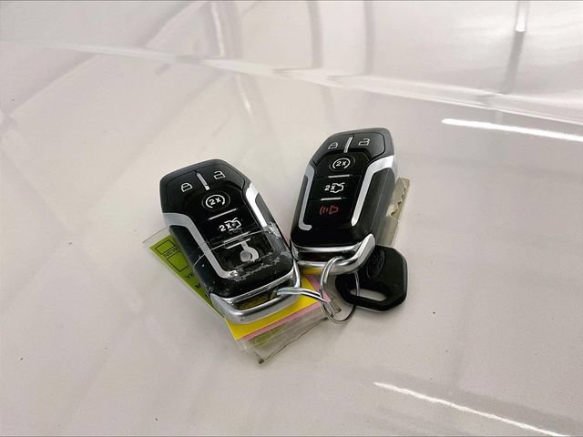 Used 2017 Ford Explorer XLT w/ Equipment Group 202A AWD/4WD image 10
