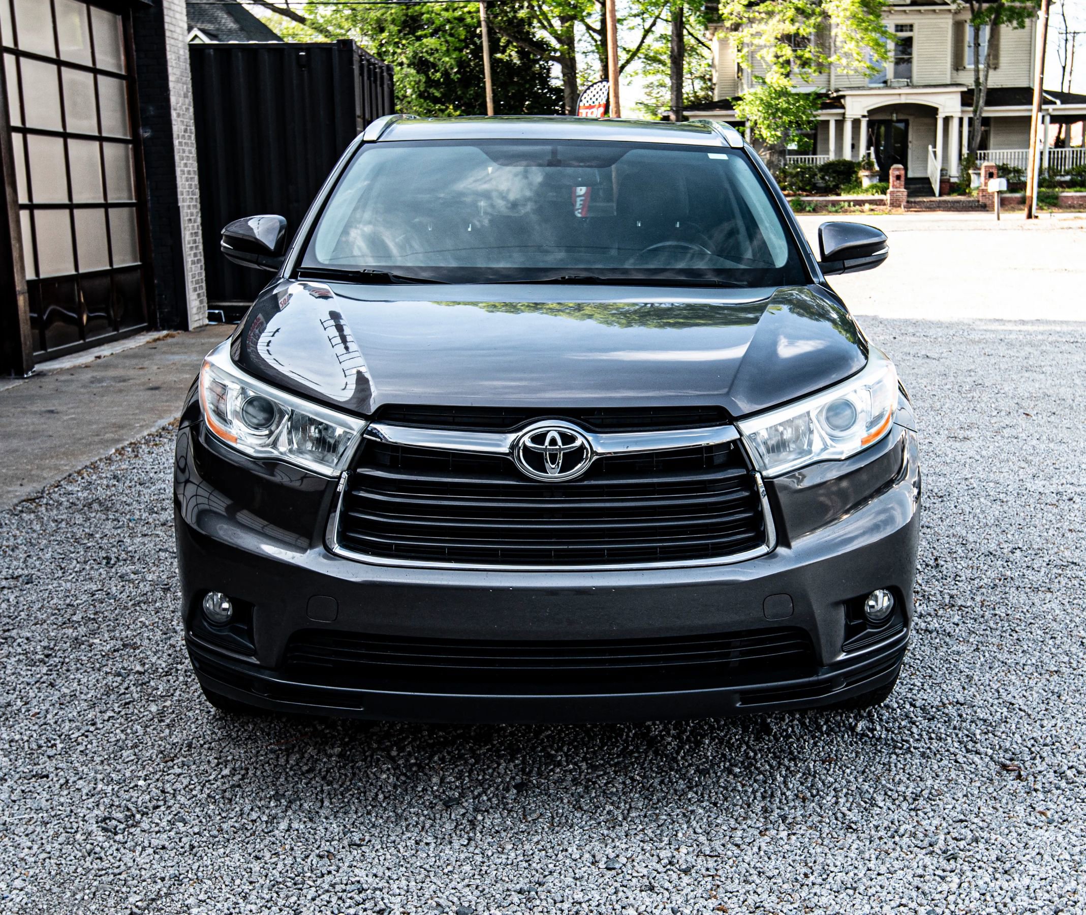 Used 2014 Toyota Highlander XLE image 2