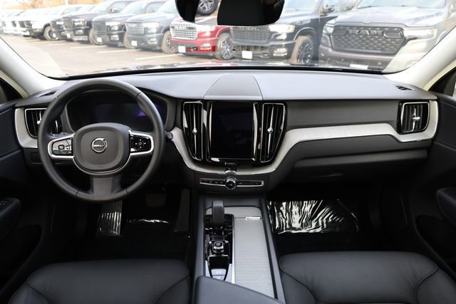 Used 2025 Volvo XC60 B5 Plus image 13